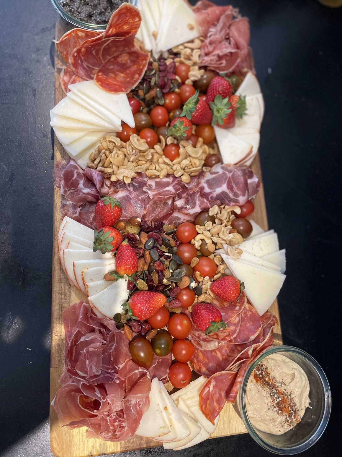 Planche de charcuteries, fromages et fruits de saison COMER