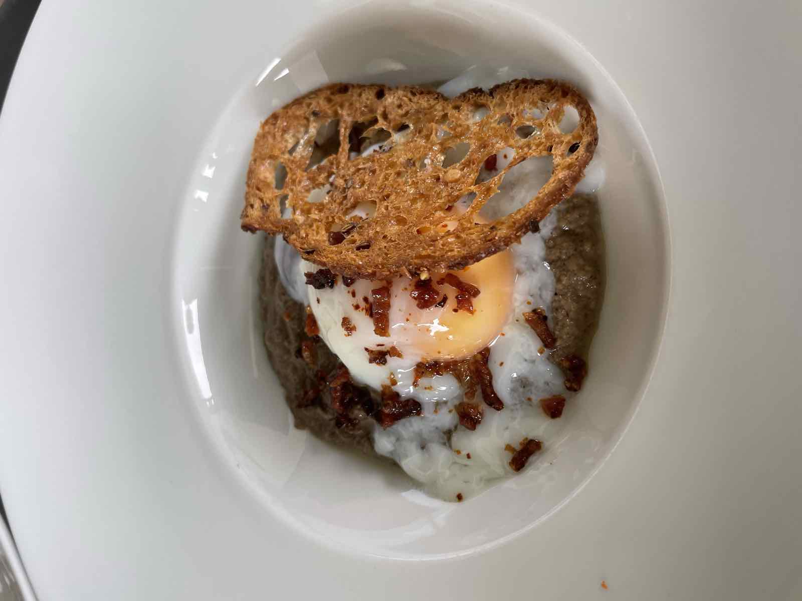 Œuf mollet, purée & tartine croustillante, COMER Traiteur