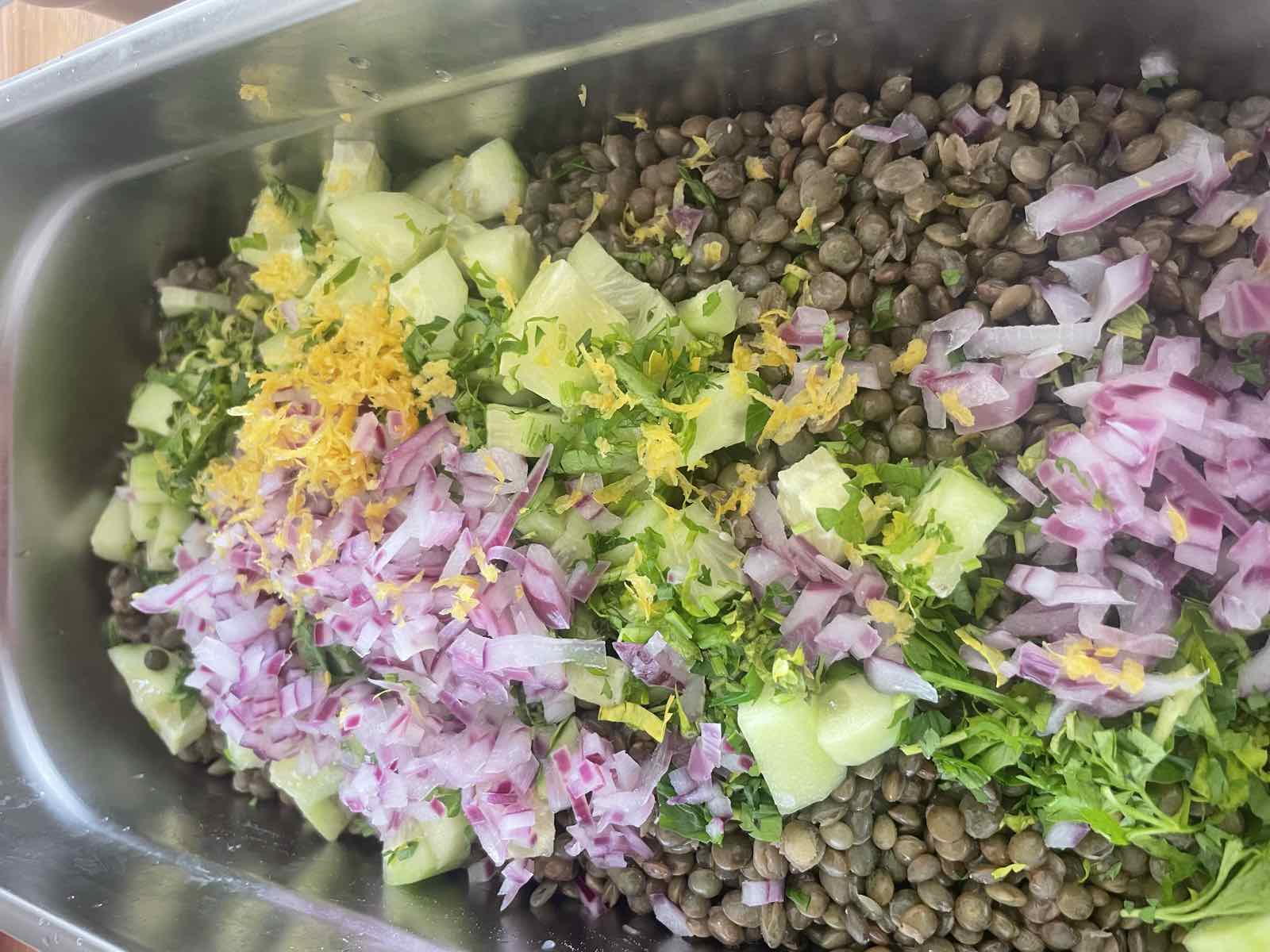 Salade de lentilles, concombre & agrumes, COMER Traiteur